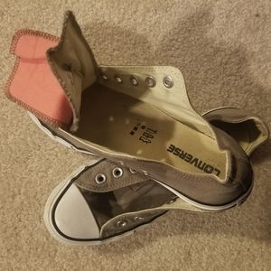 7 and a half ( fits like perfect 8) new converse